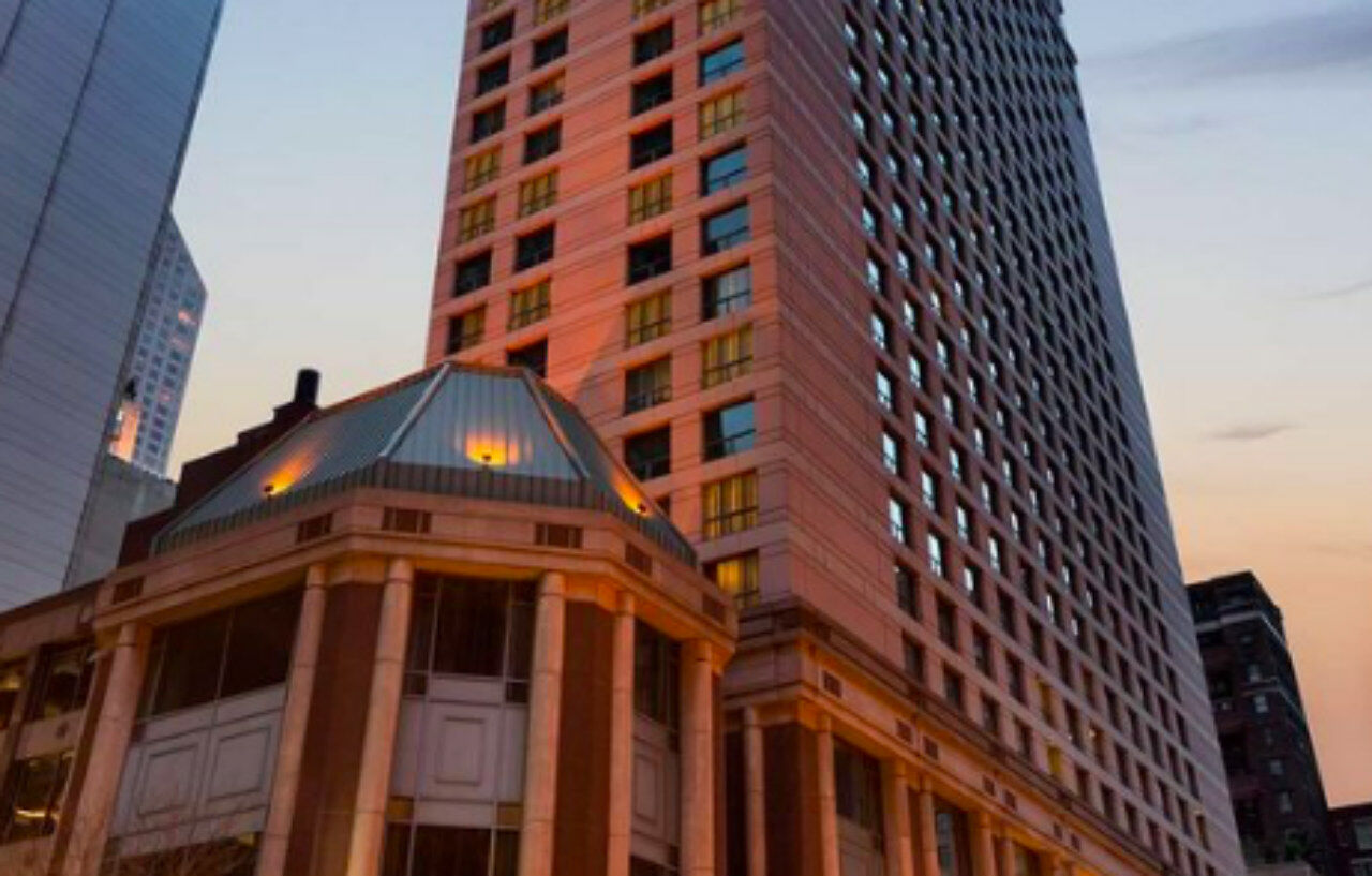 Hilton Magnificent Mile Hotel 3*