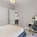 1-Bedroom Minimalist Apt With Laundry - Crosby 204