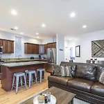Entire Building-Walk To Lincoln Park Or The Beach
