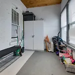 Lovely 2 Bedroom Apartment With Direct Porch Access