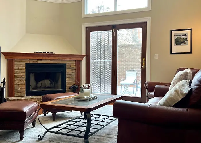 4 Bedroom Home In Best Location Parking Fireplace Back Yard Pets Welcome