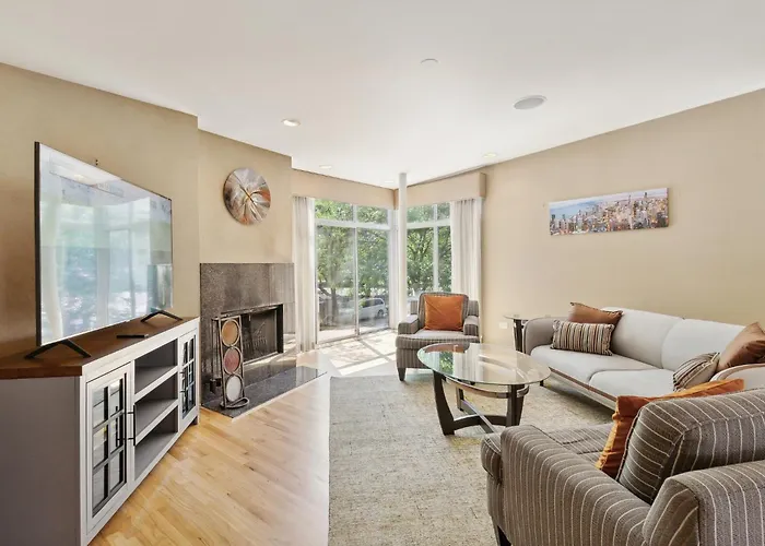 Family-Friendly South Loop Escape