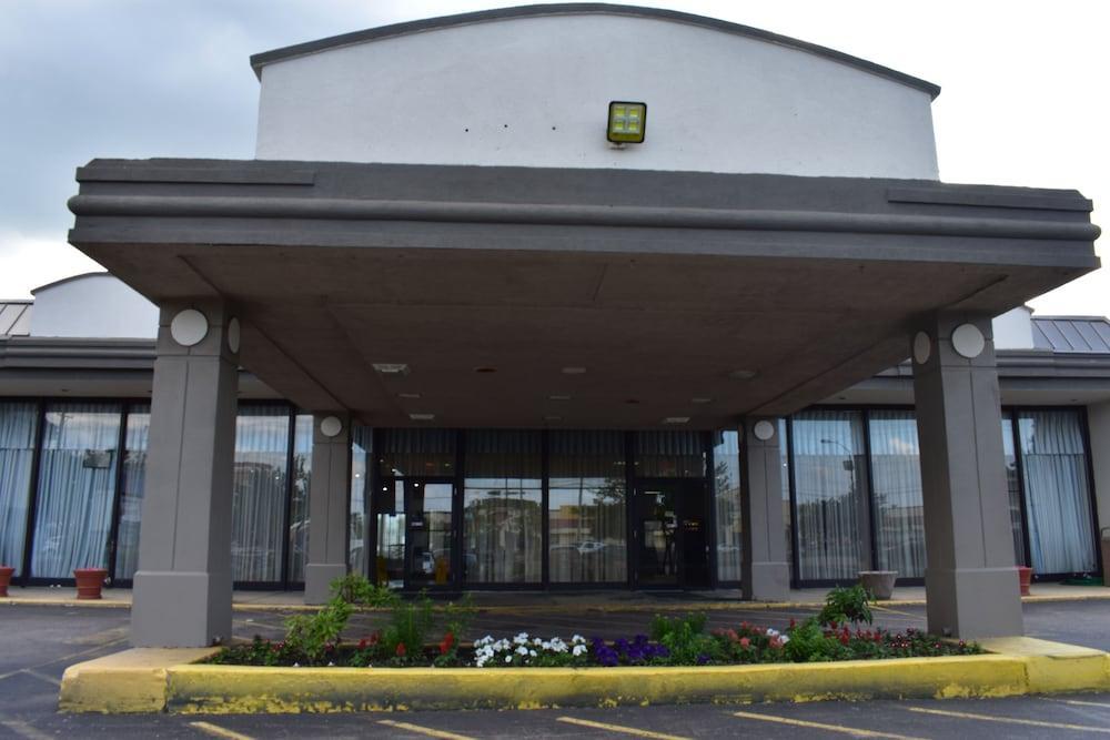 Apartment Days Melrose Park/o'hare South
