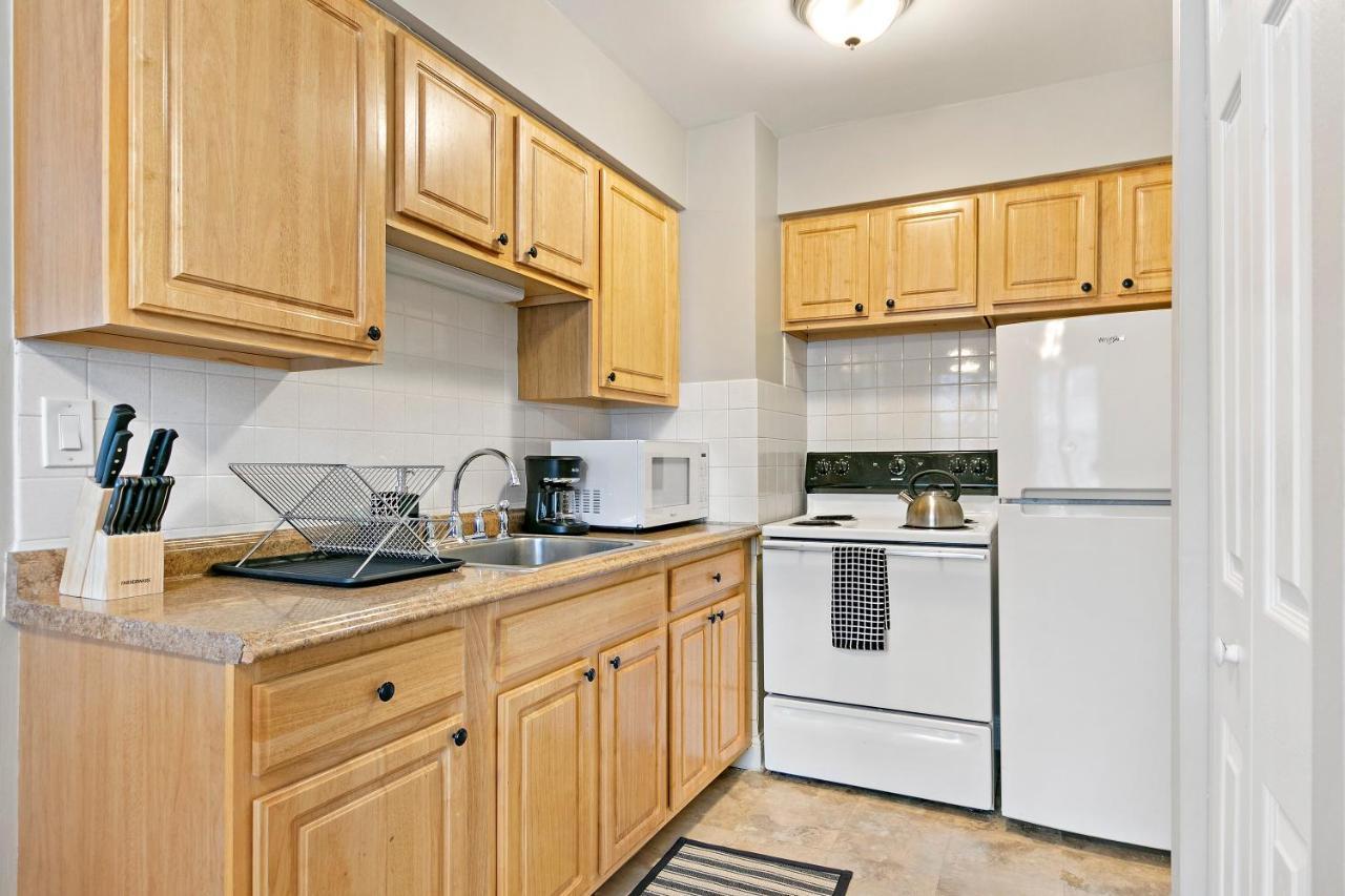 Cozy & Well-equipped In Lakeview - Oakdale 412 Apartment