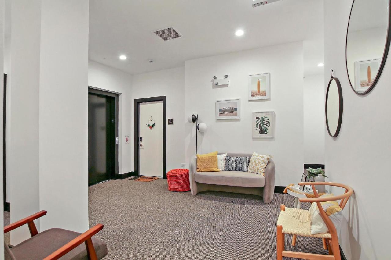 Modish Uptown In - Wilson 417