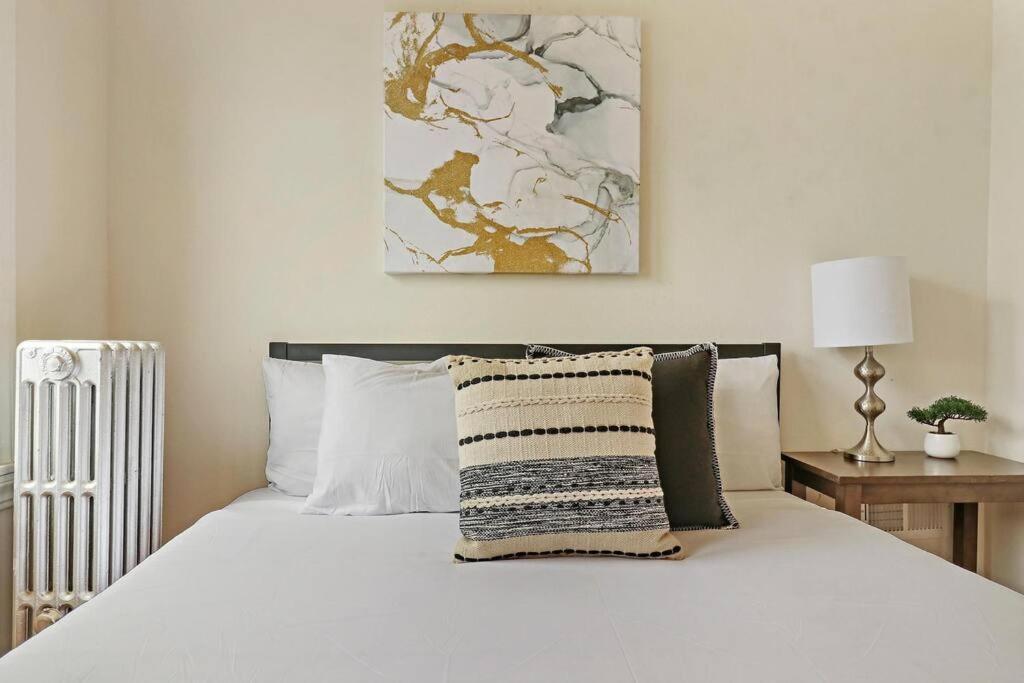 2br Alluring With Laundry - Cullom D3 Apartment