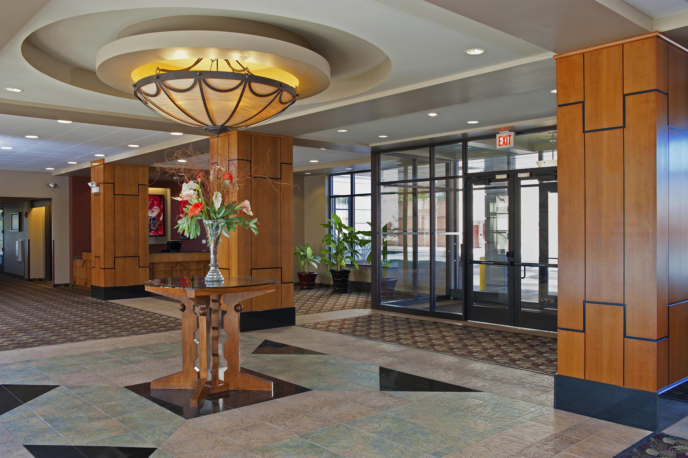 South Loop Hotel 3*