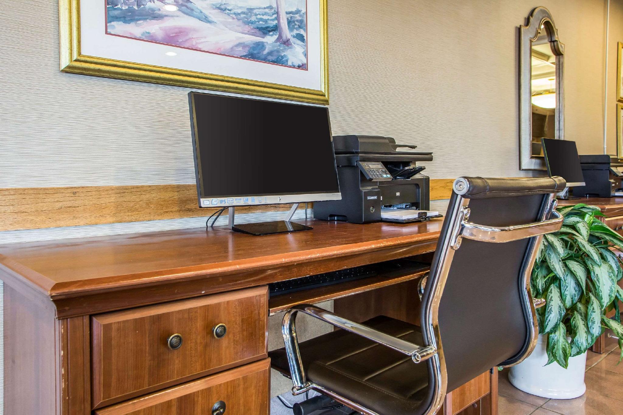 Hotel Midway Airport S By Ihg 3*
