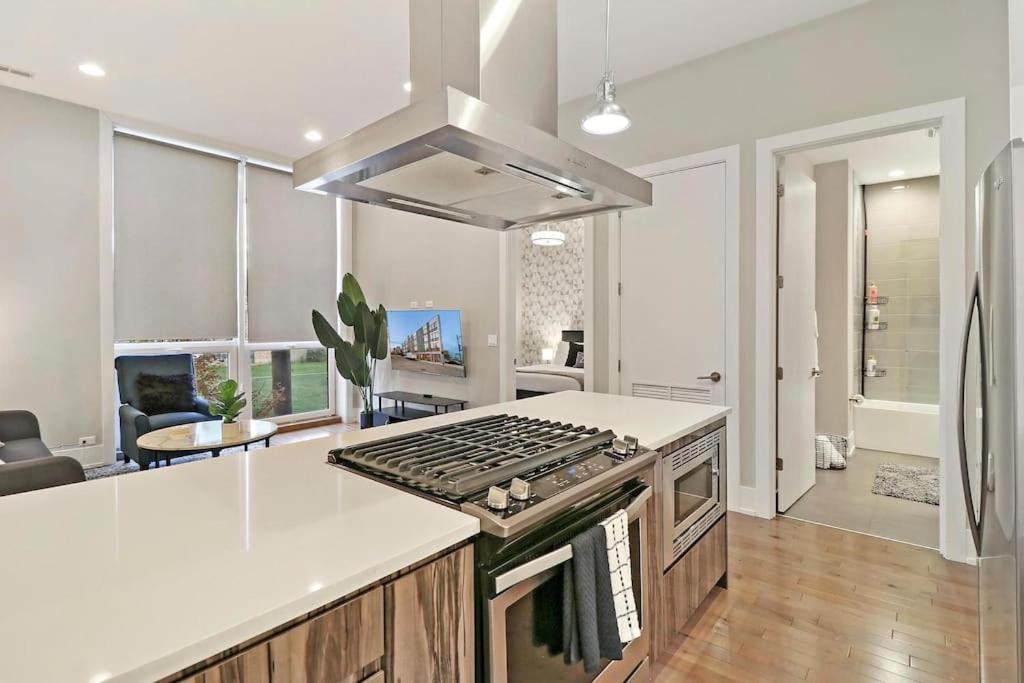 1-bedroom Minimalist Apt With Laundry - Crosby 204
