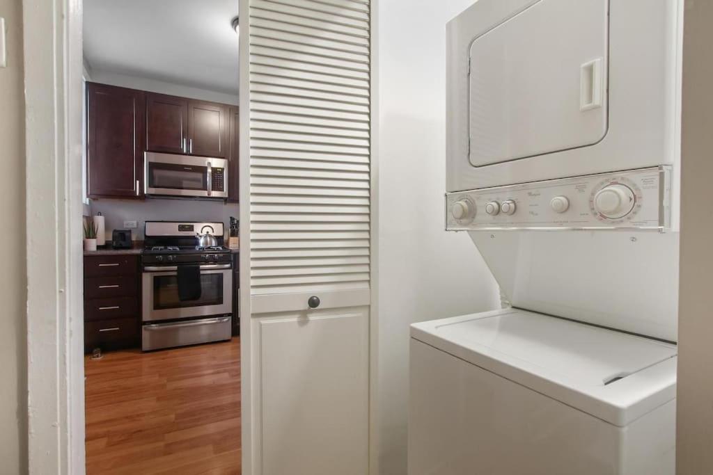 3br Inviting With In-unit Washer & Dryer - Touhy 3n