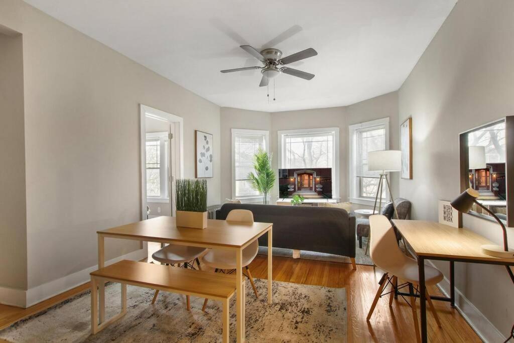3br Inviting With In-unit Washer & Dryer - Touhy 3n Apartment *