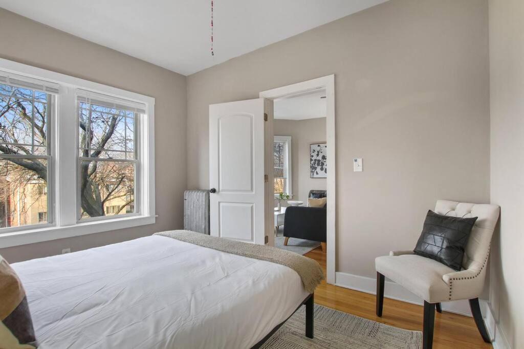3br Inviting With In-unit Washer & Dryer - Touhy 3n *