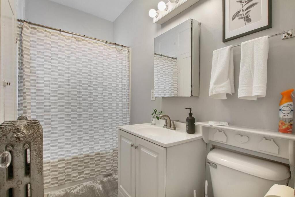 Apartment 3br Inviting With In-unit Washer & Dryer - Touhy 3n