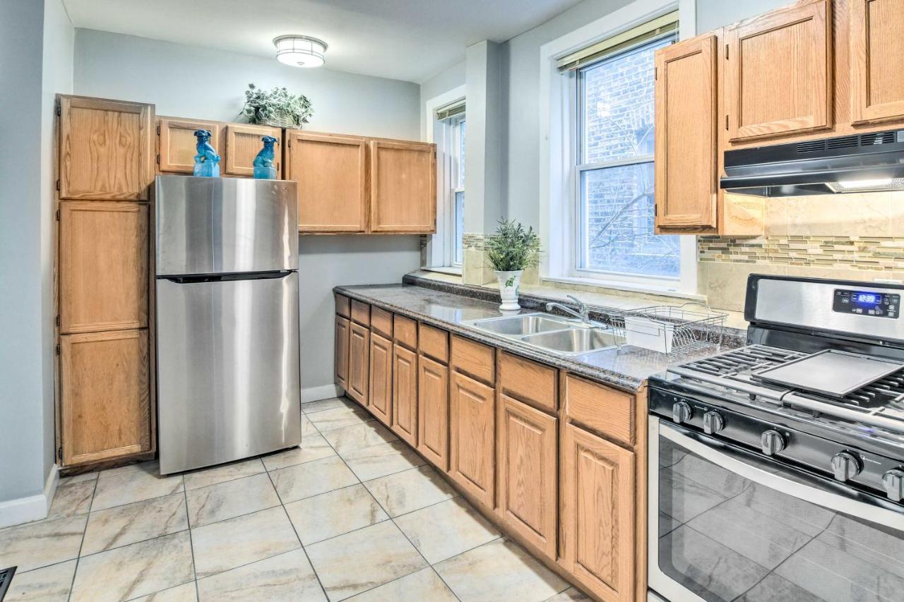 Quiet Townhome Walk To Subway Stations *