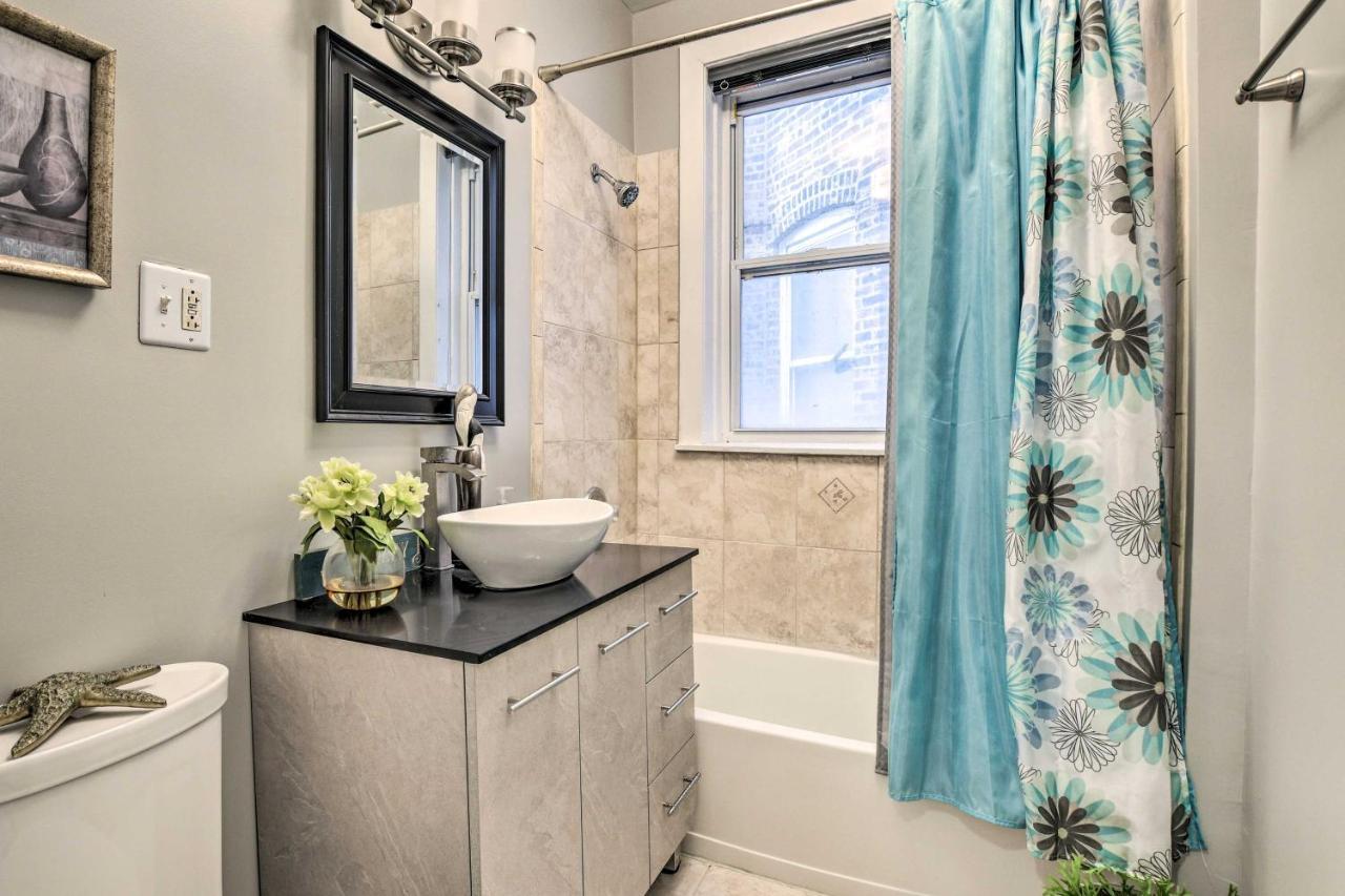 Quiet Townhome Walk To Subway Stations *