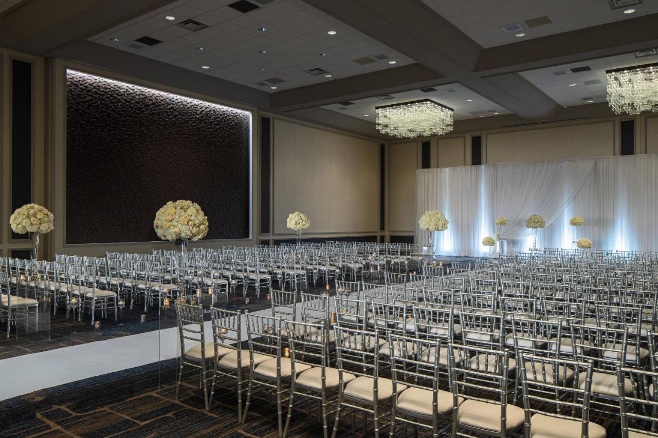Marriott Downtown Magnificent Mile 4*
