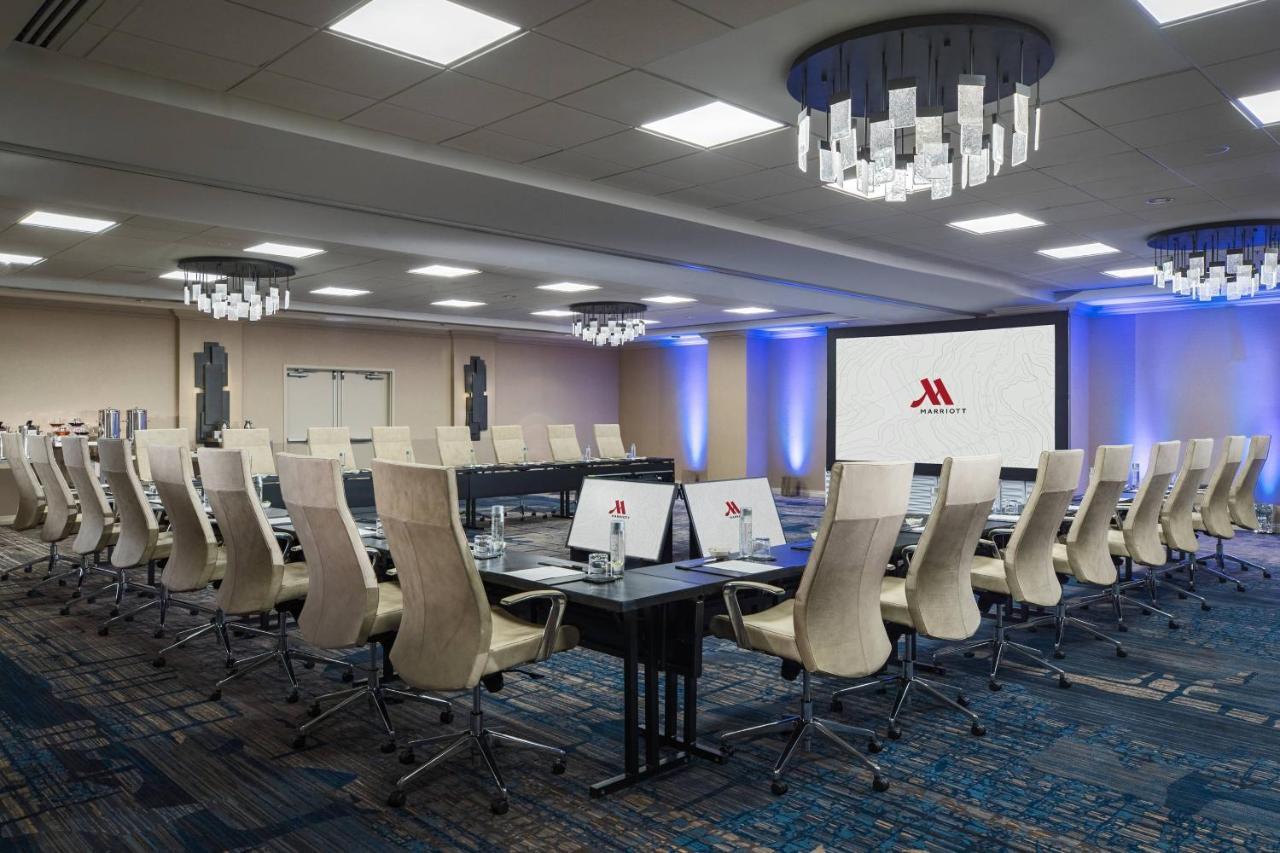 Hotel Marriott Downtown Magnificent Mile 4*