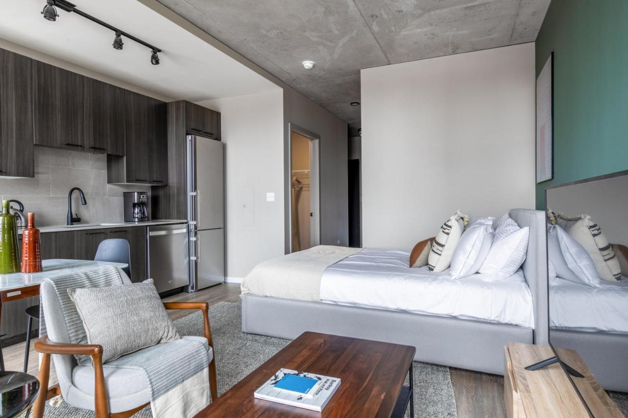 W Loop W Gym Pool Nr Restaurant Row Chi-234