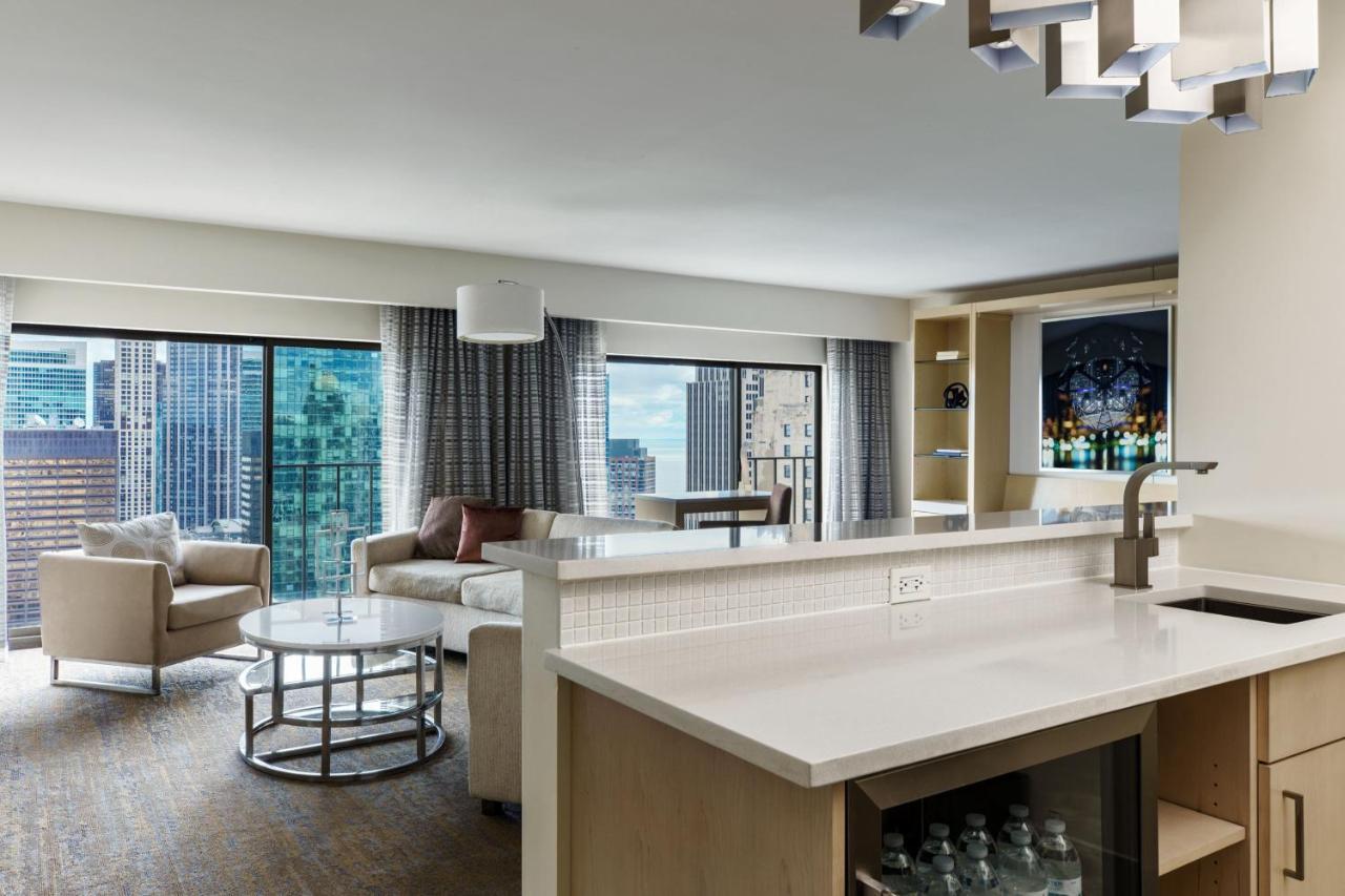 Marriott Downtown Magnificent Mile Hotel 4*