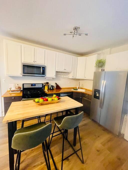 Beautiful 2bd 1ba Apartment *