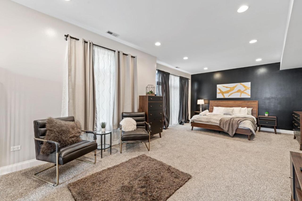 Spacious Luxury Retreat 8 Bed Oasis With 6 Baths