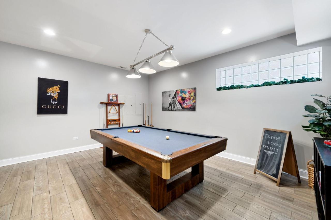 Holiday home Spacious Luxury Retreat 8 Bed Oasis With 6 Baths Chicago