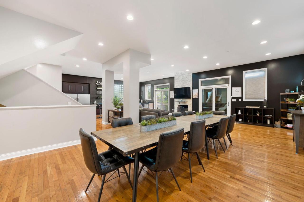 Holiday home Spacious Luxury Retreat 8 Bed Oasis With 6 Baths Chicago