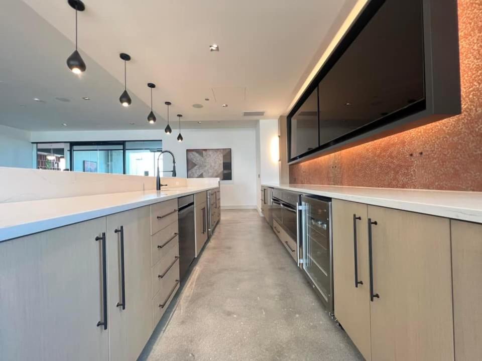 Apartment Brand New Luxe Convertible Studio/downtown Views *