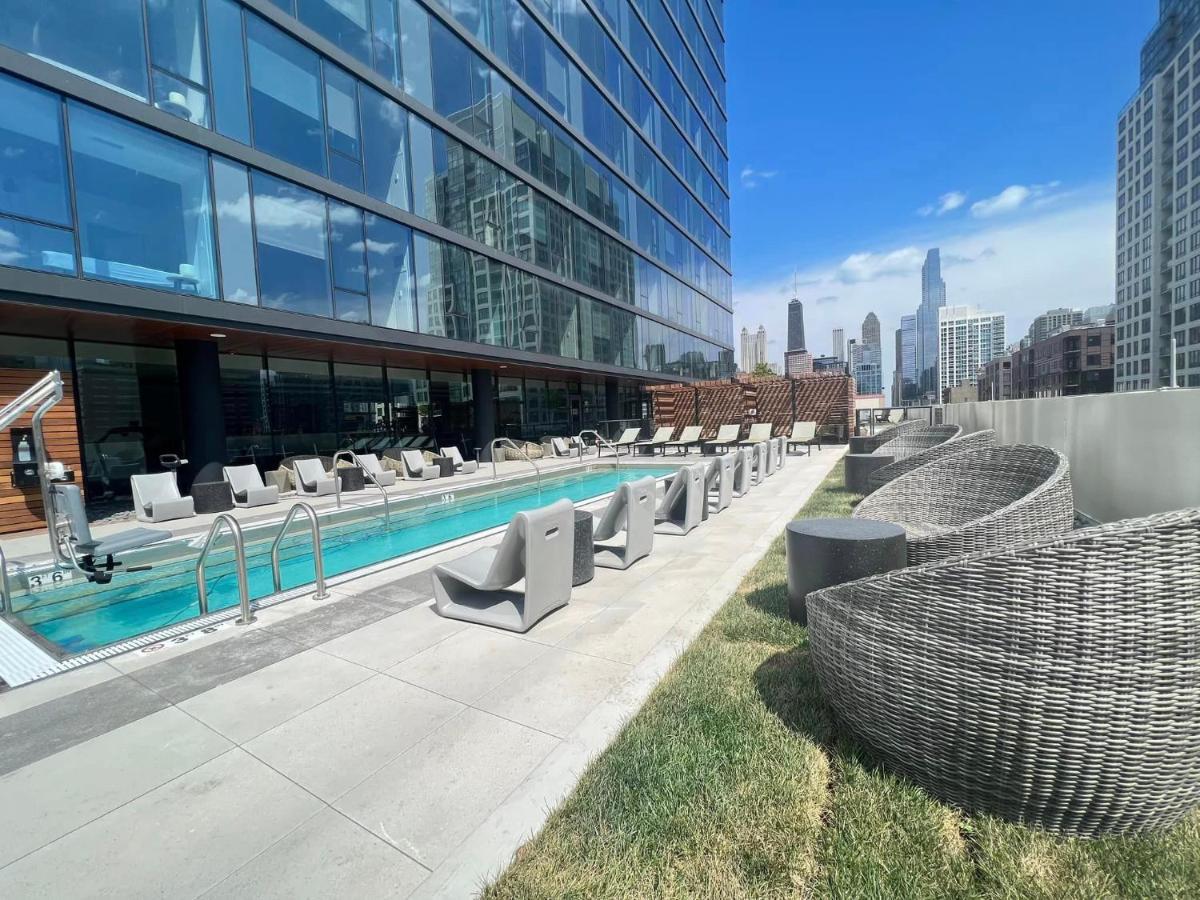 Brand New Luxe Convertible Studio/downtown Views Apartment