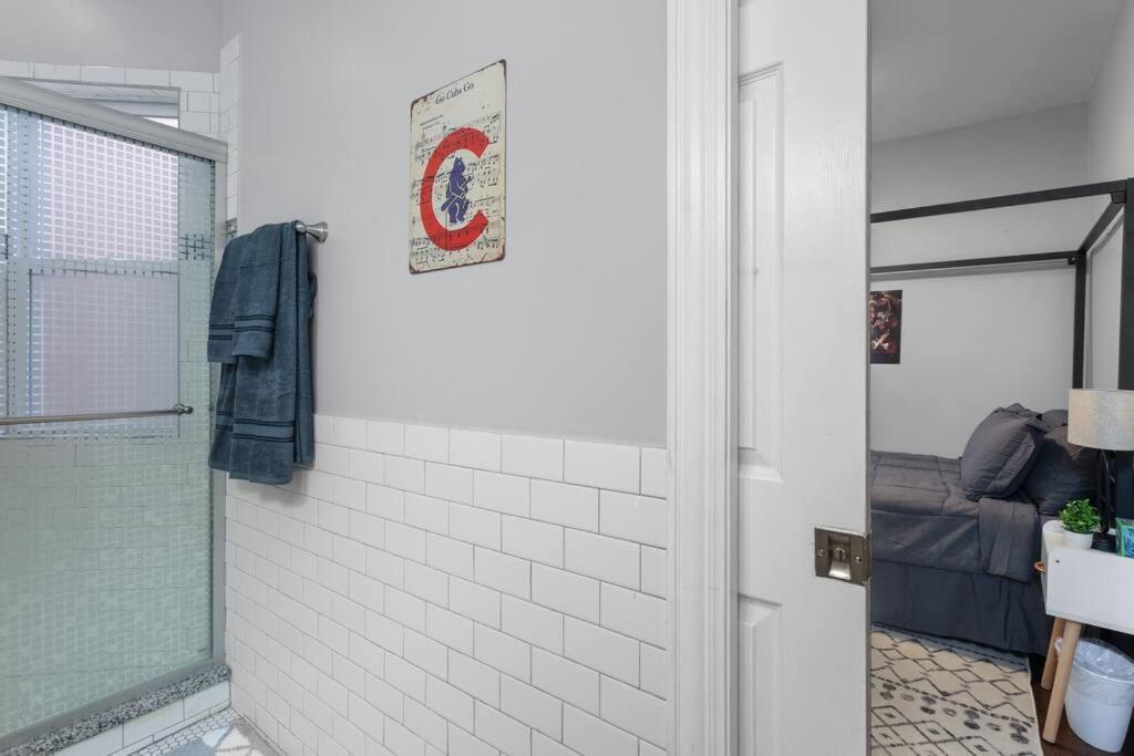 Game Day Getaway - 3br In Vibrant Wrigleyville Apartment Chicago