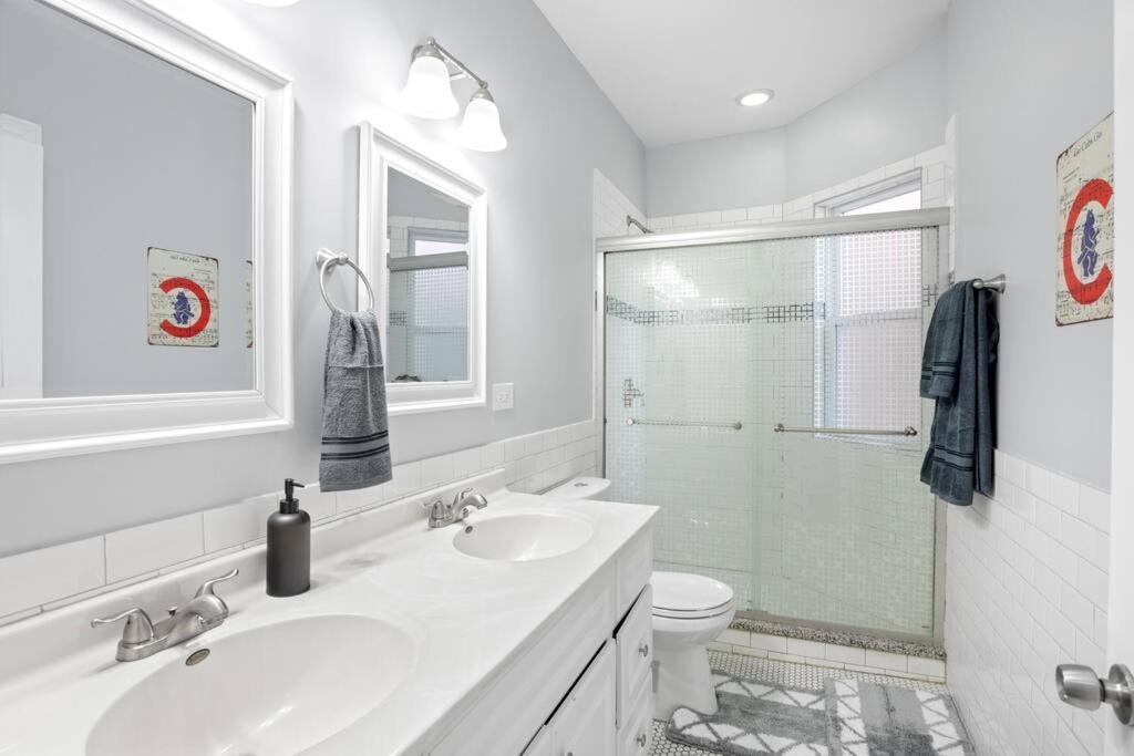 Game Day Getaway - 3br In Vibrant Wrigleyville Apartment *