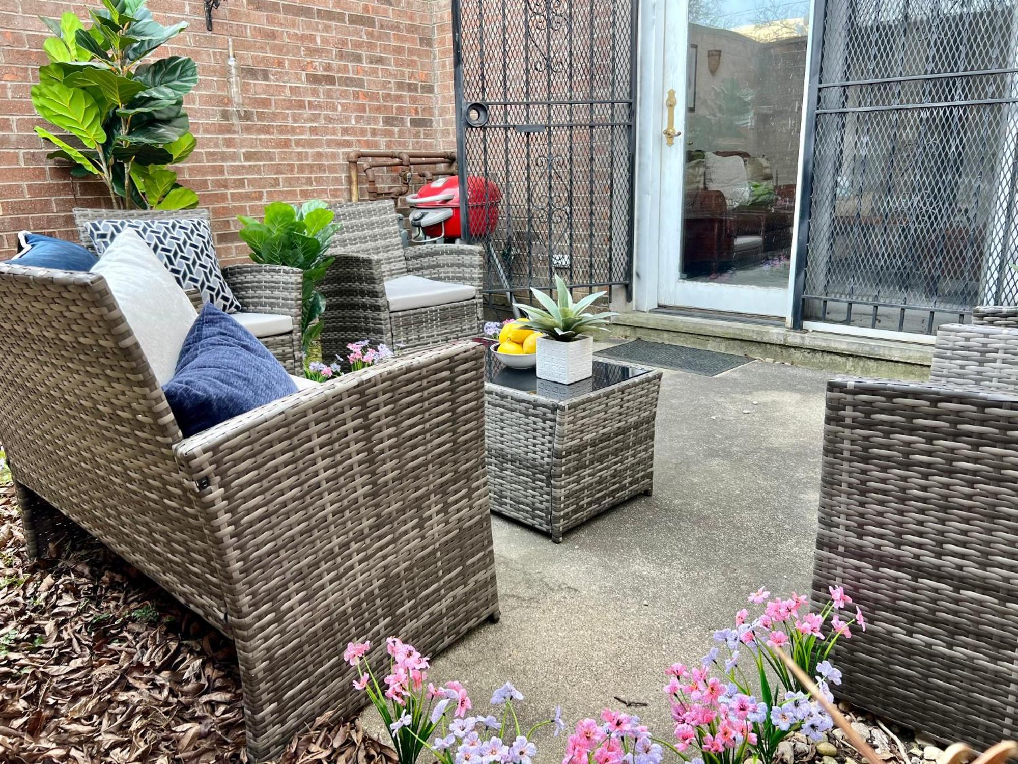 Holiday home 4 Bedroom In Location Parking Fireplace Back Yard Pets Welcome Chicago