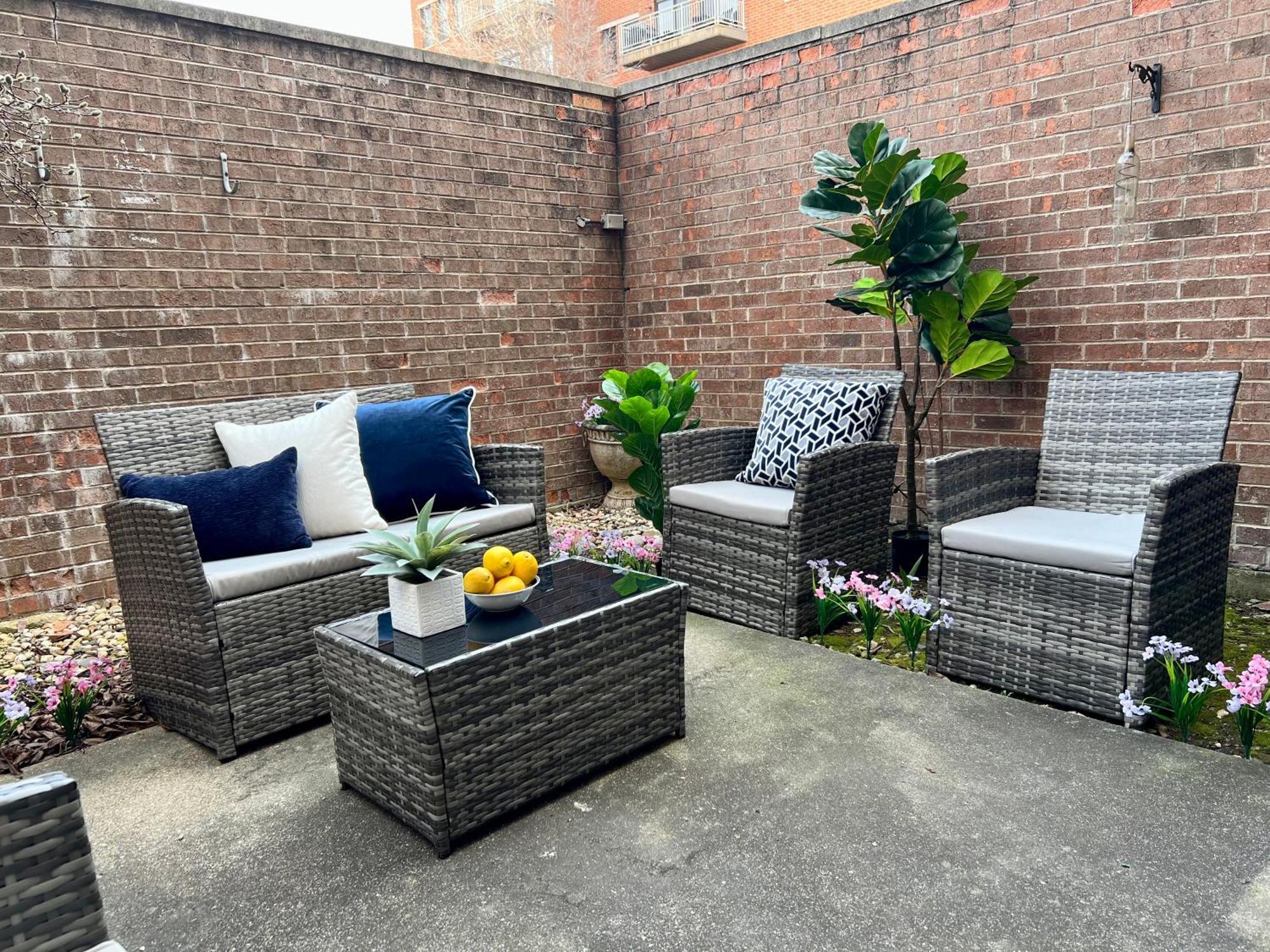 4 Bedroom In Location Parking Fireplace Back Yard Pets Welcome *