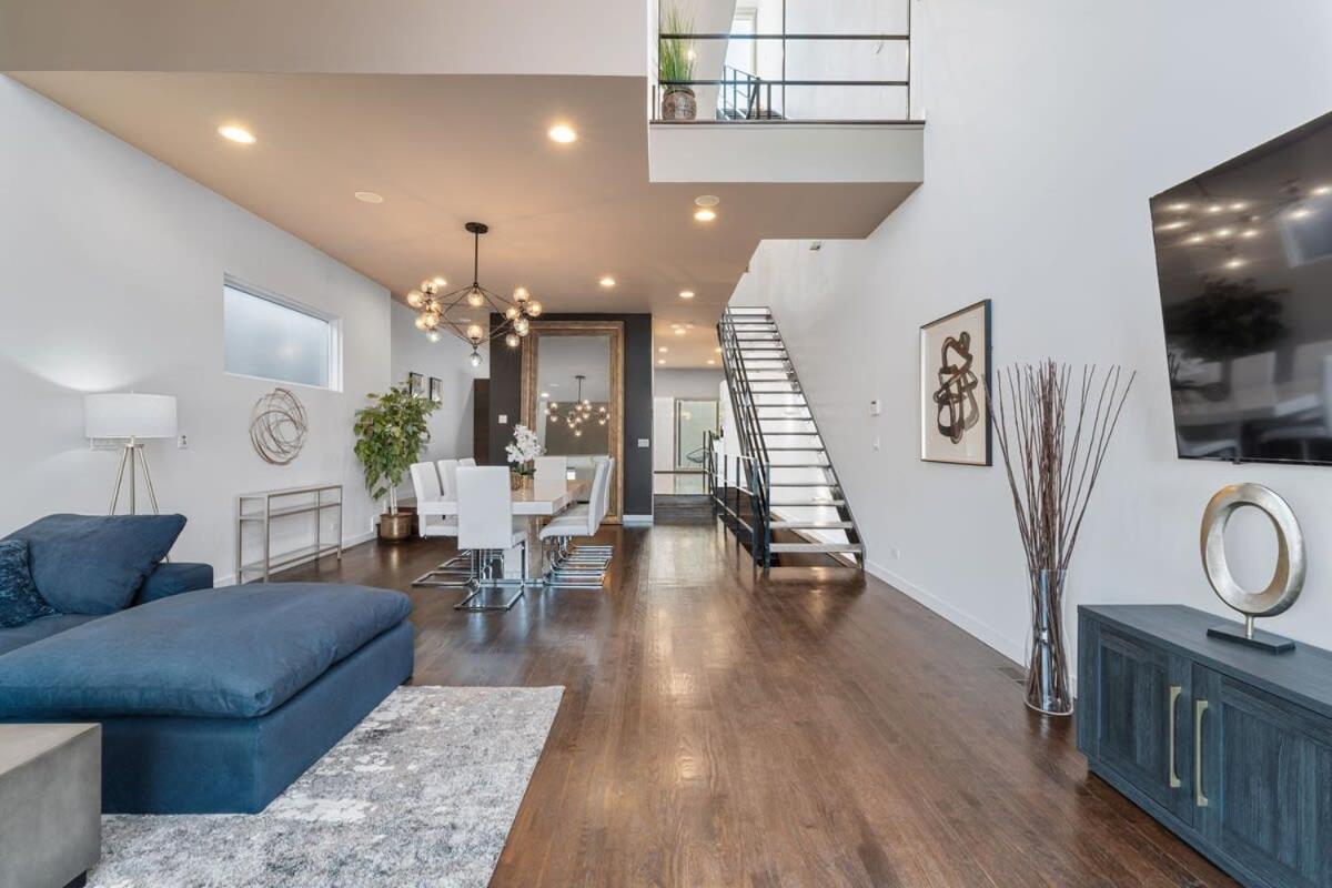 Holiday home Amazing 4br 4ba Oasis W Rooftop & Stunning Design