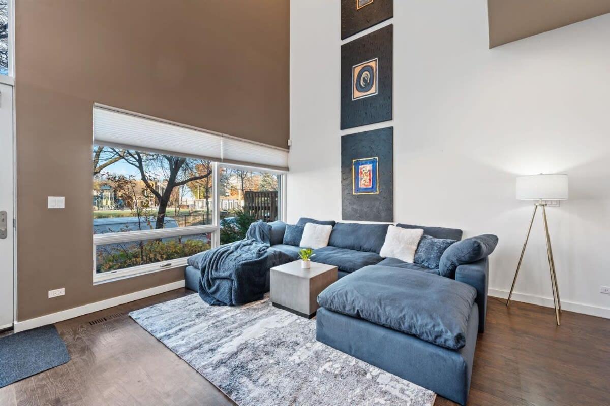 Amazing 4br 4ba Oasis W Rooftop & Stunning Design *