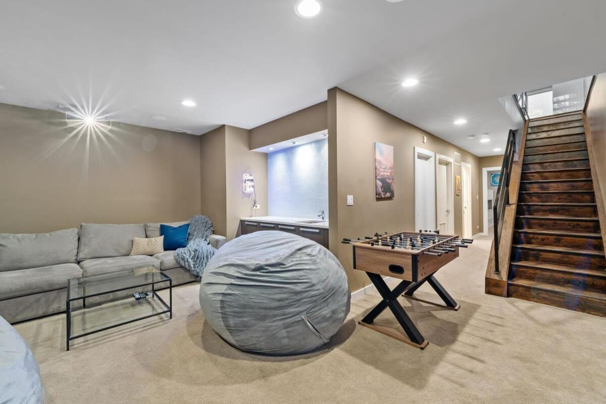 Amazing 4br 4ba Oasis W Rooftop & Stunning Design Chicago