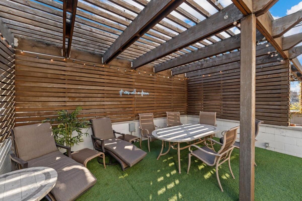Amazing 4br 4ba Oasis W Rooftop & Stunning Design *