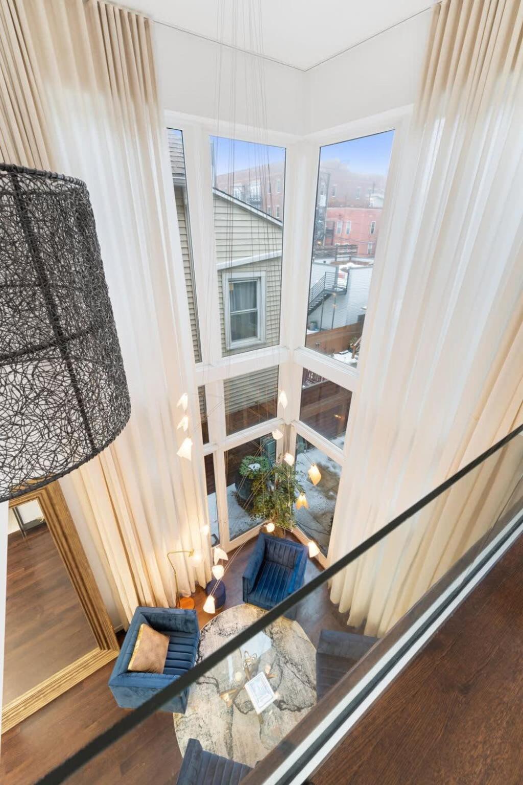 Holiday home 5br 5ba Architectural Estate-theatre Gym Rooftop Chicago