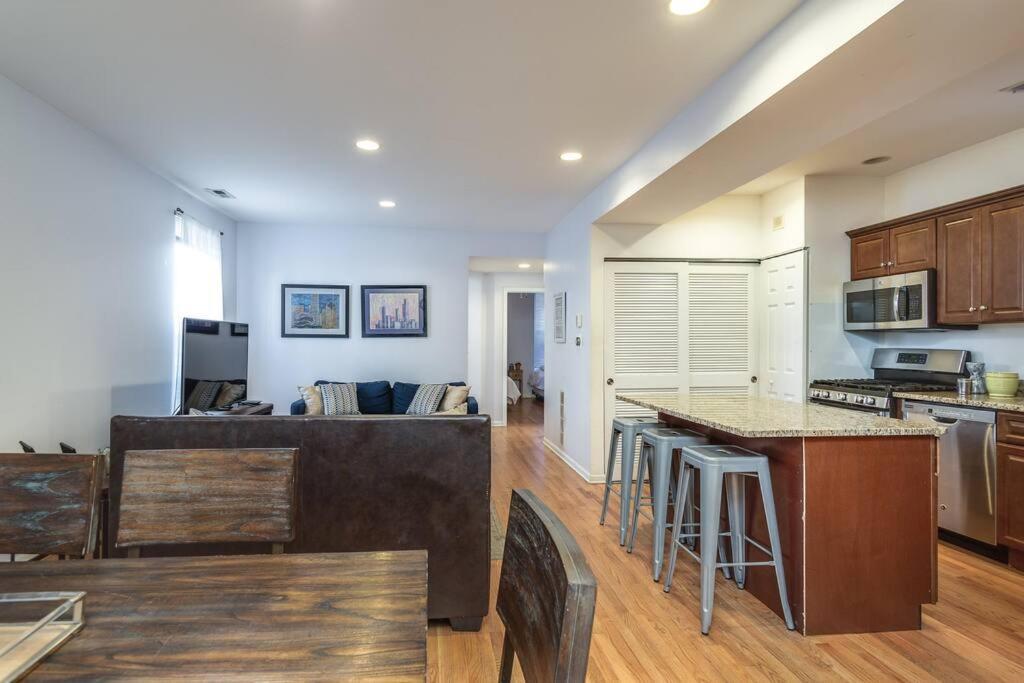 Entire Building-walk To Lincoln Park Or The Holiday home *