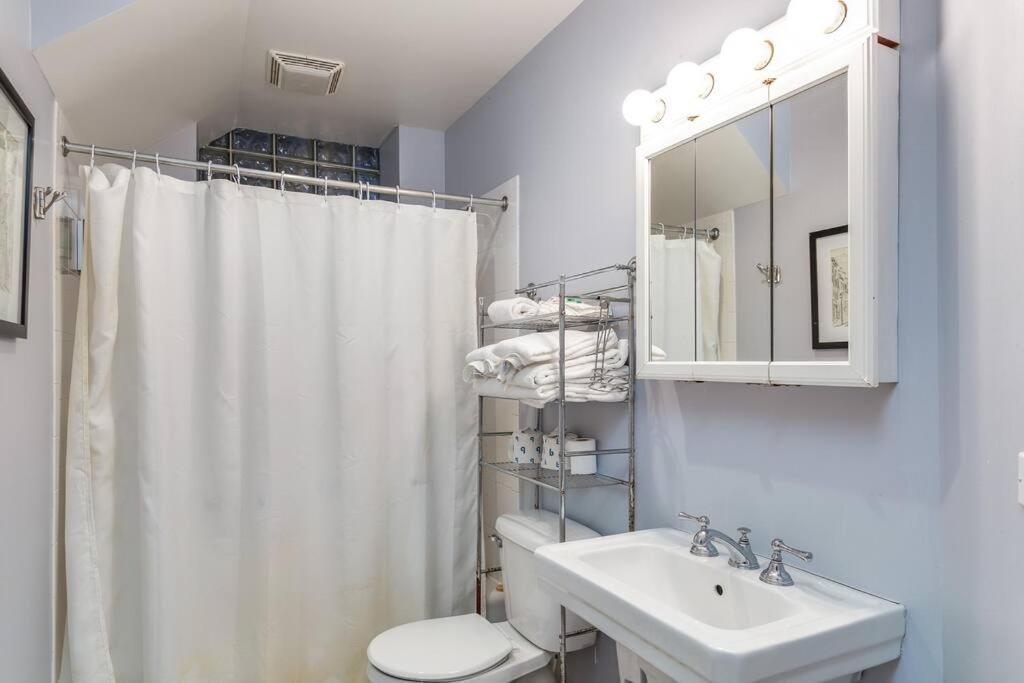 Entire Building-walk To Lincoln Park Or The