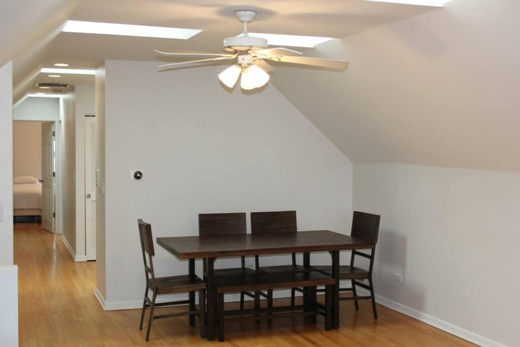 Entire Building-walk To Lincoln Park Or The