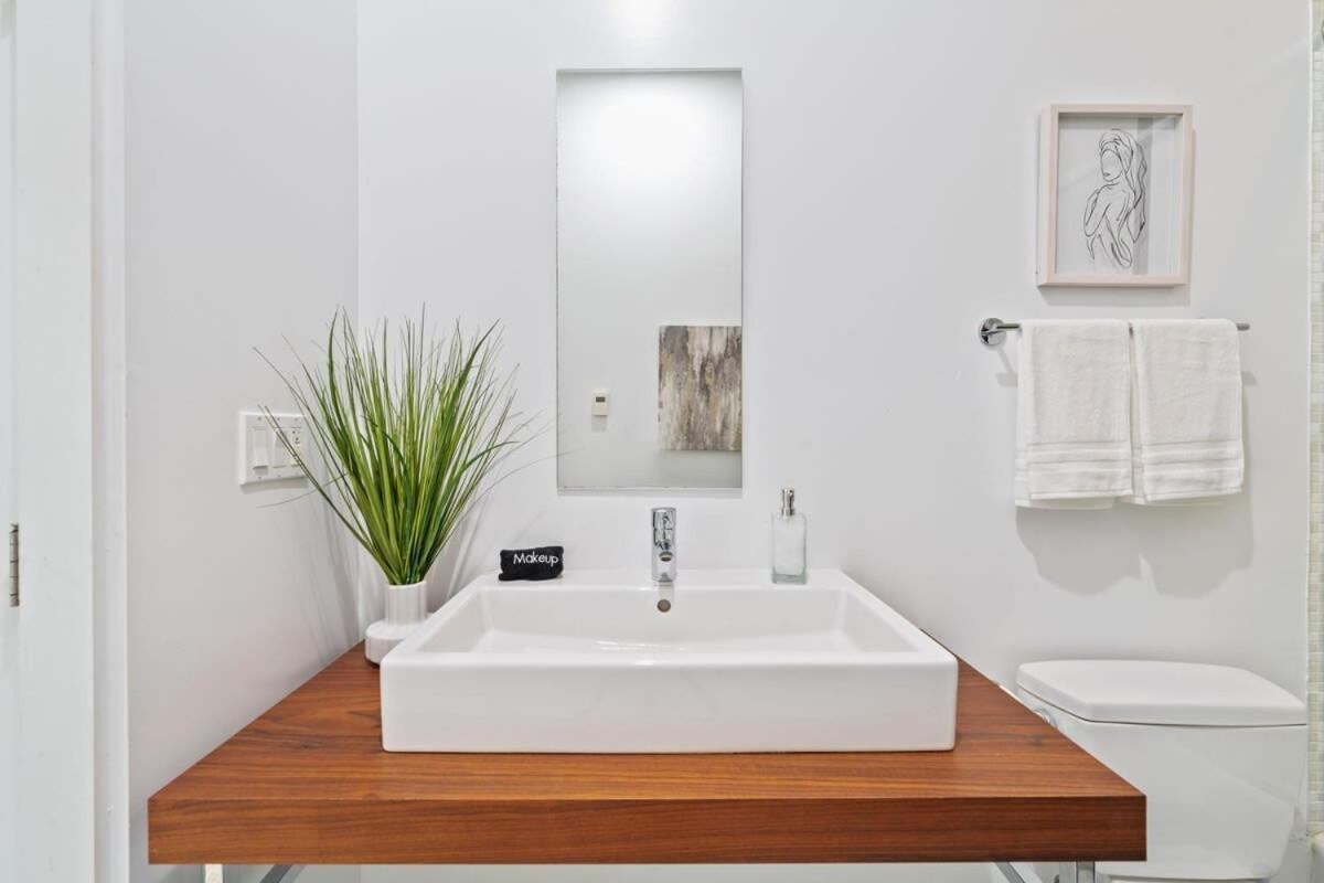 Amazing 4br 4ba Oasis W Rooftop & Stunning Design *