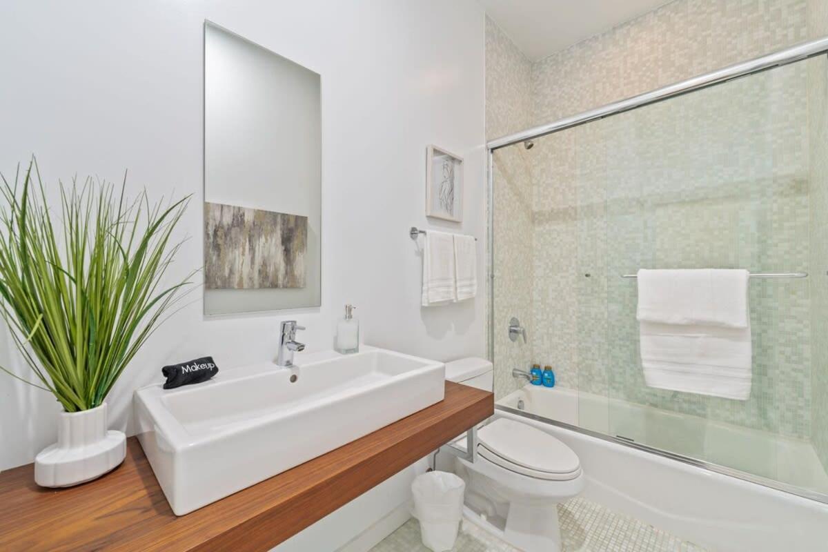 Amazing 4br 4ba Oasis W Rooftop & Stunning Design *