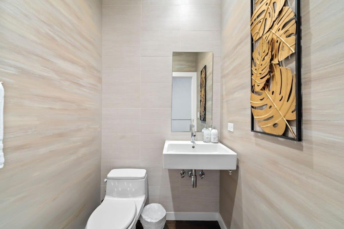 Holiday home Amazing 4br 4ba Oasis W Rooftop & Stunning Design