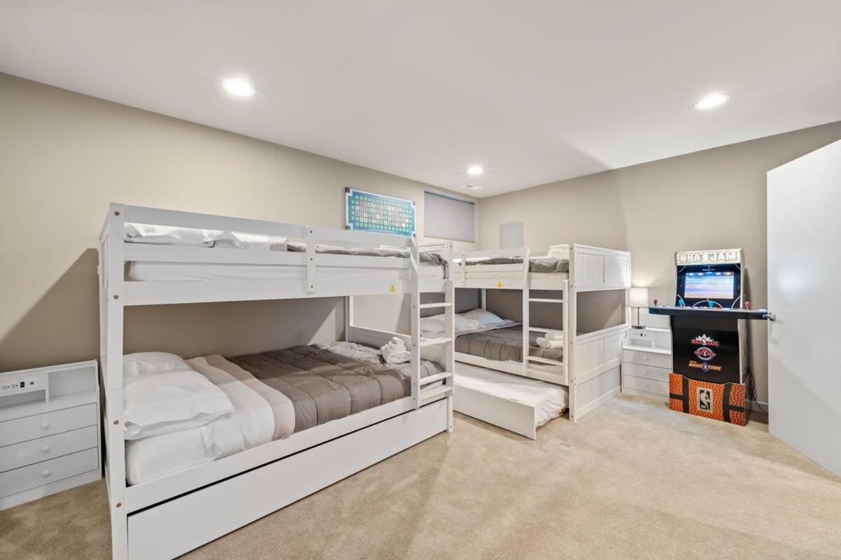 Holiday home Amazing 4br 4ba Oasis W Rooftop & Stunning Design