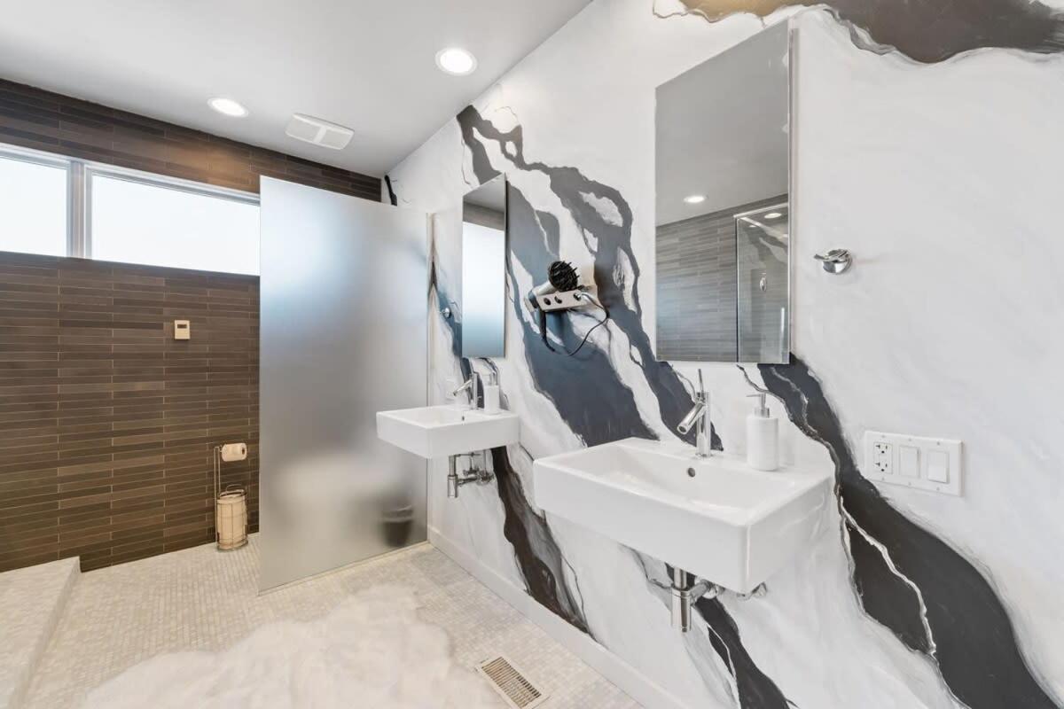 Amazing 4br 4ba Oasis W Rooftop & Stunning Design Holiday home Chicago