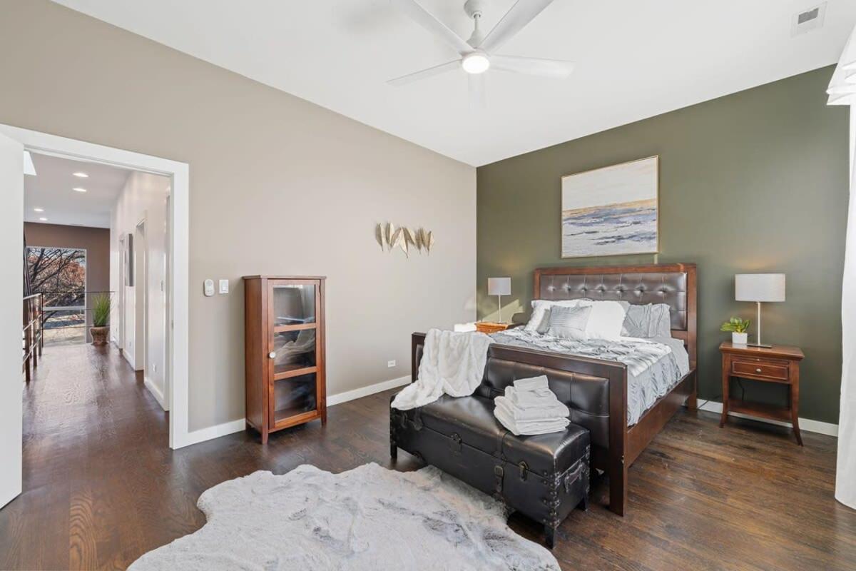 Amazing 4br 4ba Oasis W Rooftop & Stunning Design * Chicago