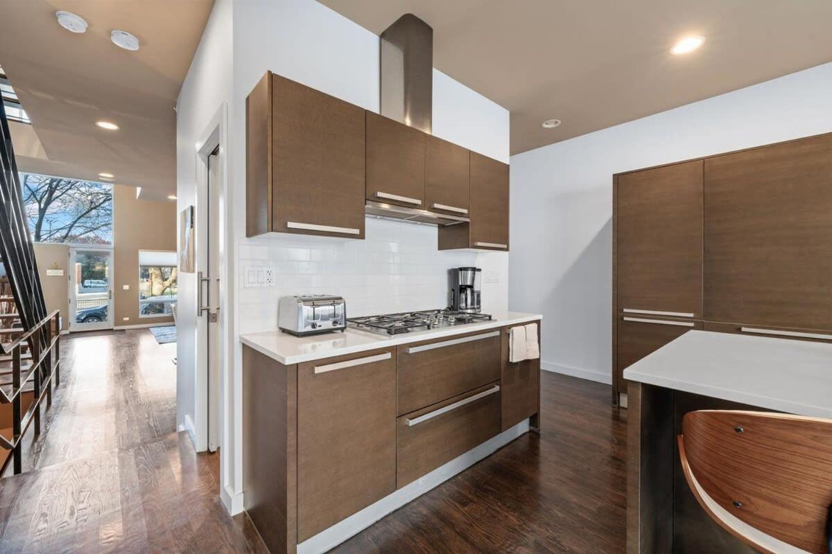 Amazing 4br 4ba Oasis W Rooftop & Stunning Design