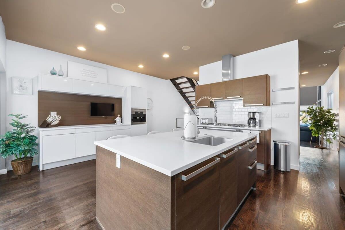 Amazing 4br 4ba Oasis W Rooftop & Stunning Design