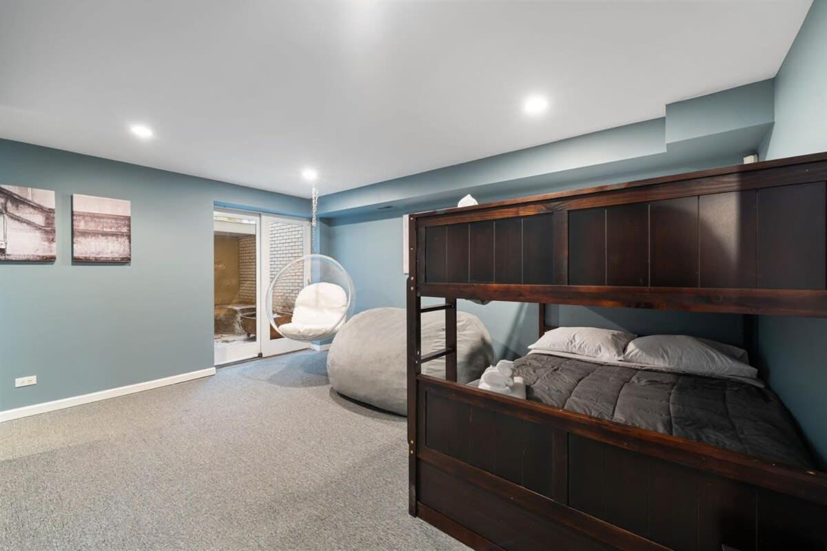 Holiday home 5br 5ba Architectural Estate-theatre Gym Rooftop